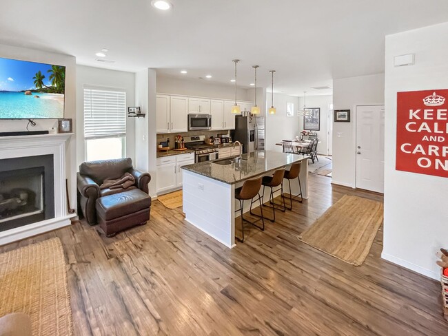 Building Photo - Stylish Townhome in Award-Winning River Mi...