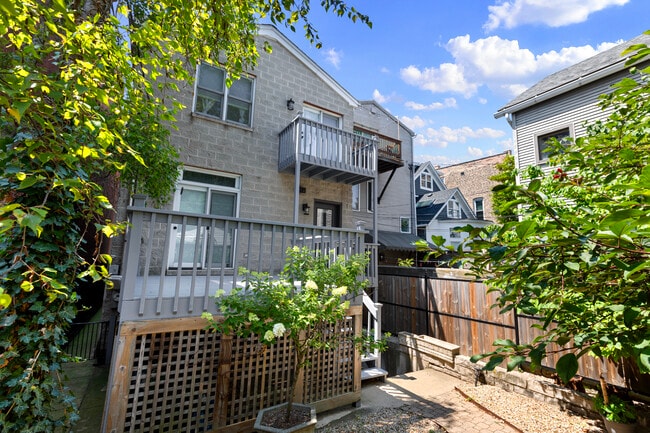 Building Photo - 2725 N Magnolia Ave