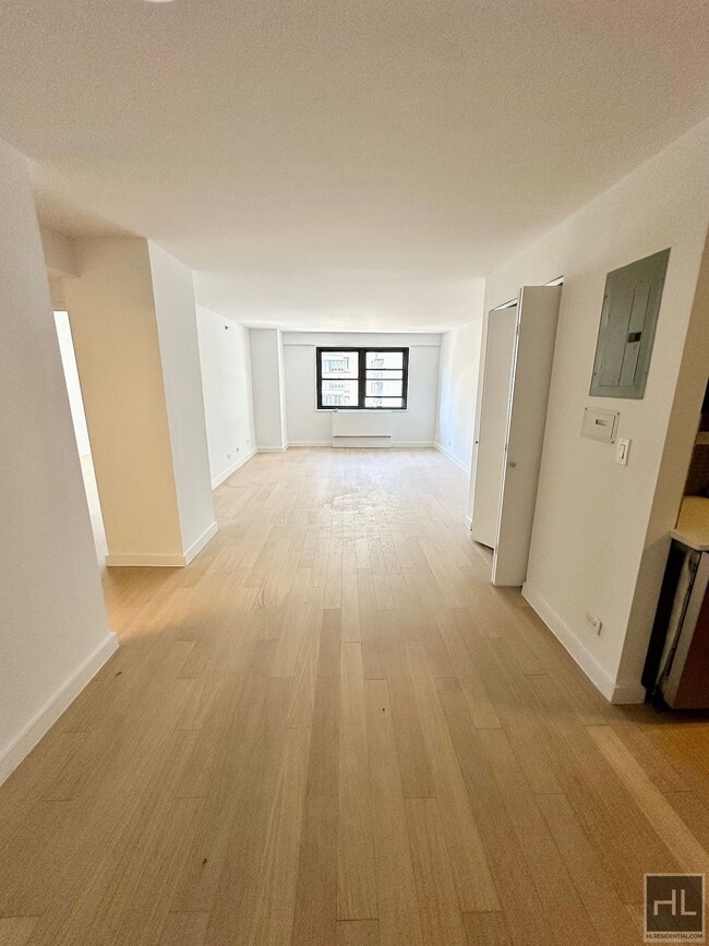 Building Photo - East 39th Street
