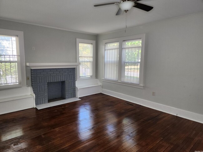 Building Photo - 1001 Vestal St