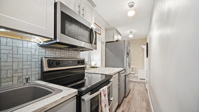 Building Photo - 35 Henry St