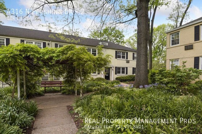 Building Photo - Light & Bright Top Floor Condo- Arlington ...