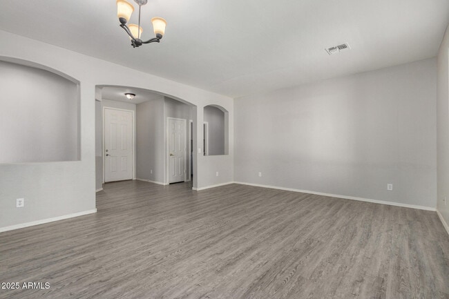 Building Photo - 2936 E Hazeltine Way