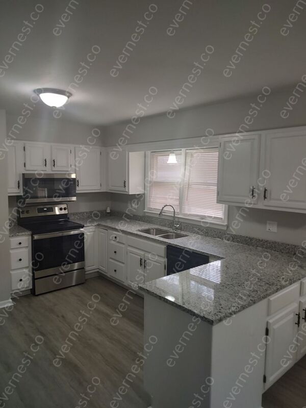 Building Photo - 8409 Everett St