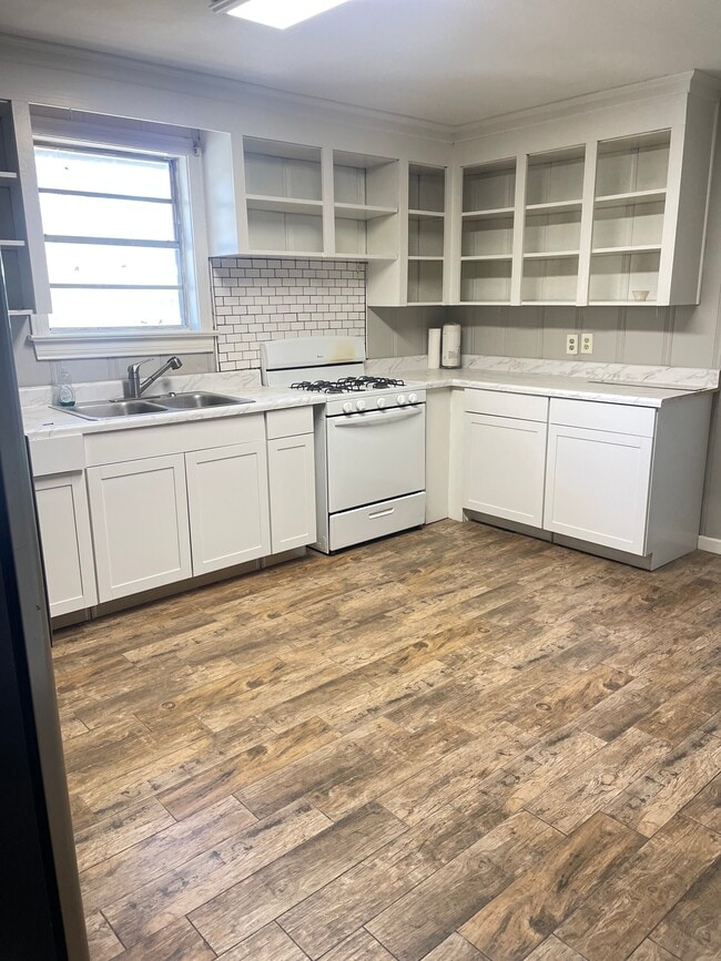 Building Photo - 34309 Pinetree Dr