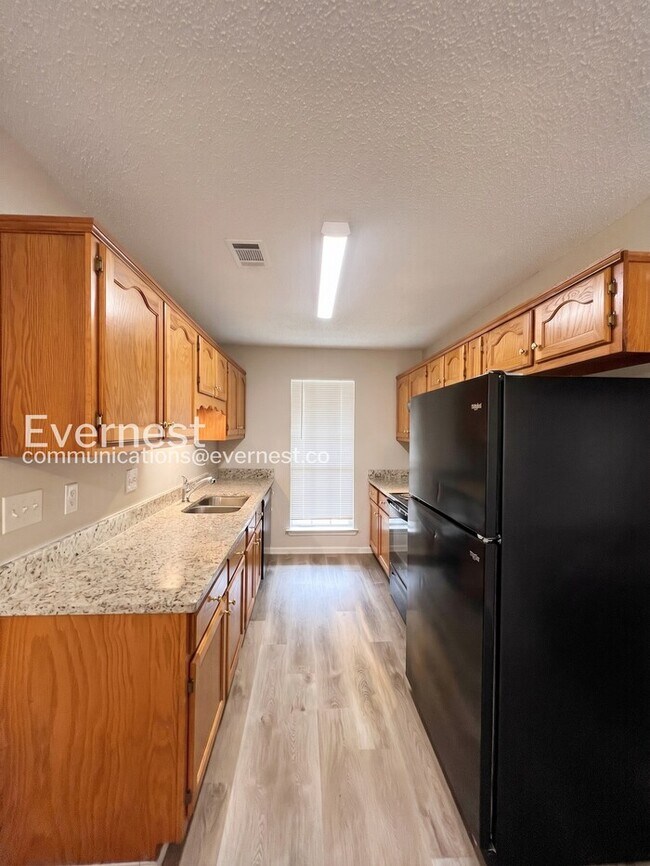 Foto del edificio - 7661 Ragland Pl