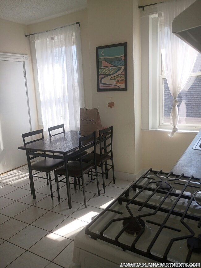 Building Photo - 31 Gay Head St