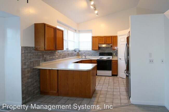 Building Photo - 4 br, 2.5 bath House - 1052 West 8925 South