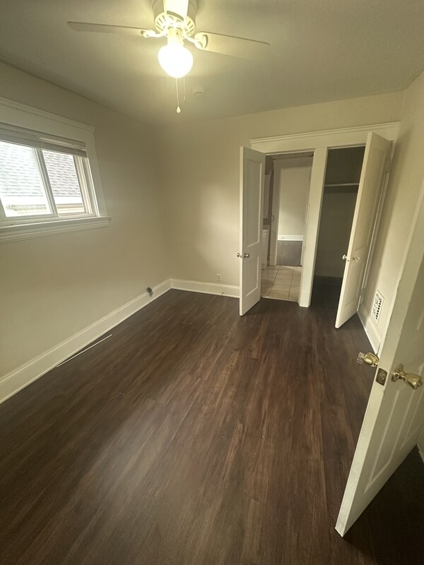 Building Photo - 2406 Searsdale Ave