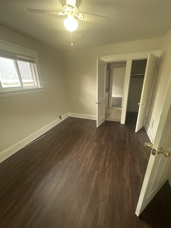 Foto del edificio - 2406 Searsdale Ave