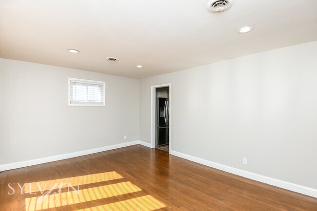 Building Photo - Prepare to be impressed by this 3 bedroom,...