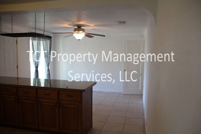 Building Photo - Unique 4 Bedroom Home In Mesa!
