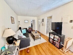 Building Photo - 176 Endicott St
