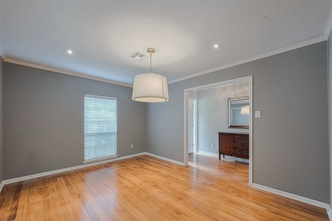Foto del edificio - 927 Carlingford Ln