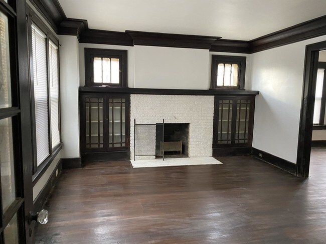 Building Photo - 4114 W Euclid St