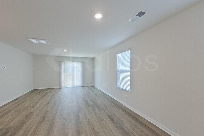 Building Photo - 113 Overstreet Way