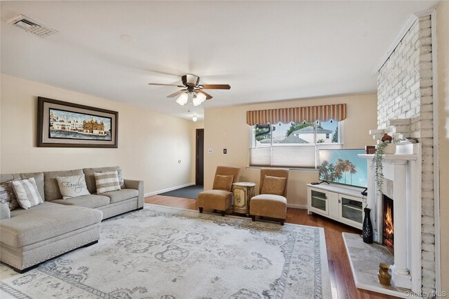 Building Photo - 88 E Valley Stream Blvd