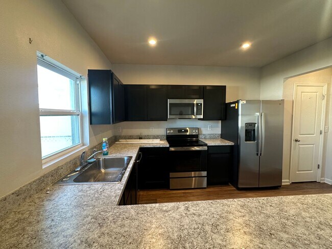 Foto del edificio - 4 Bedroom 2 Bathroom in Winter Haven