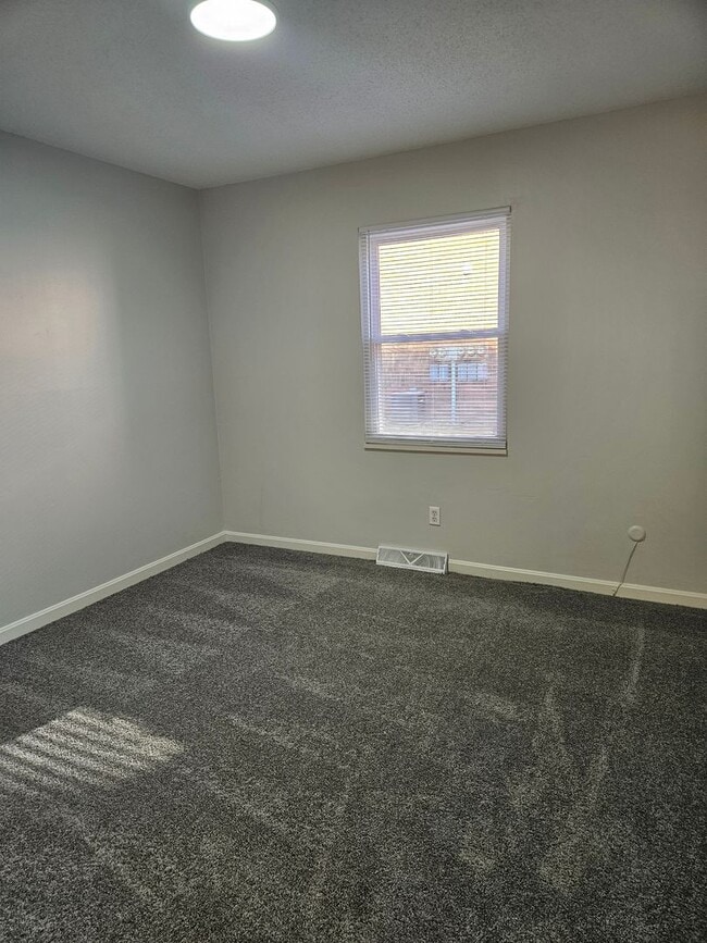 Building Photo - Nice 1Br/1Bath Apartment For Rent