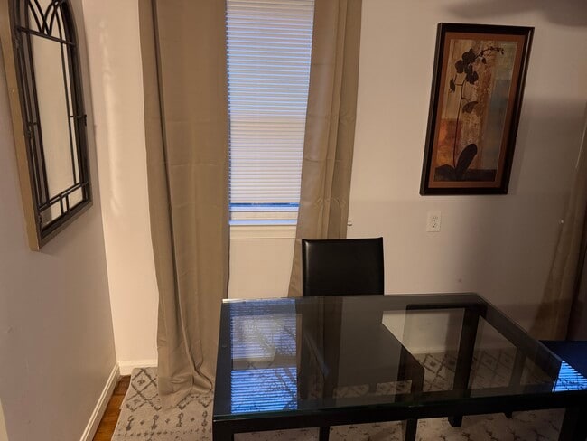 Building Photo - 1110 16th St NE