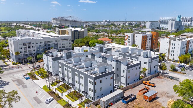 Foto del edificio - 869 6th Ave S