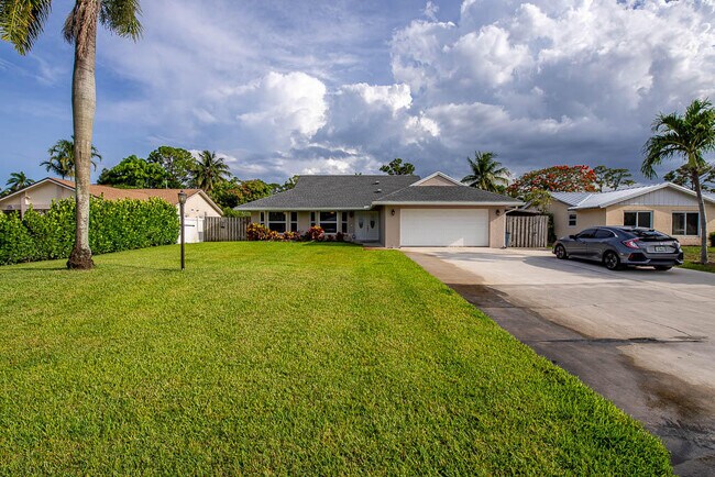 Foto del edificio - 5290 Pine Tree Dr
