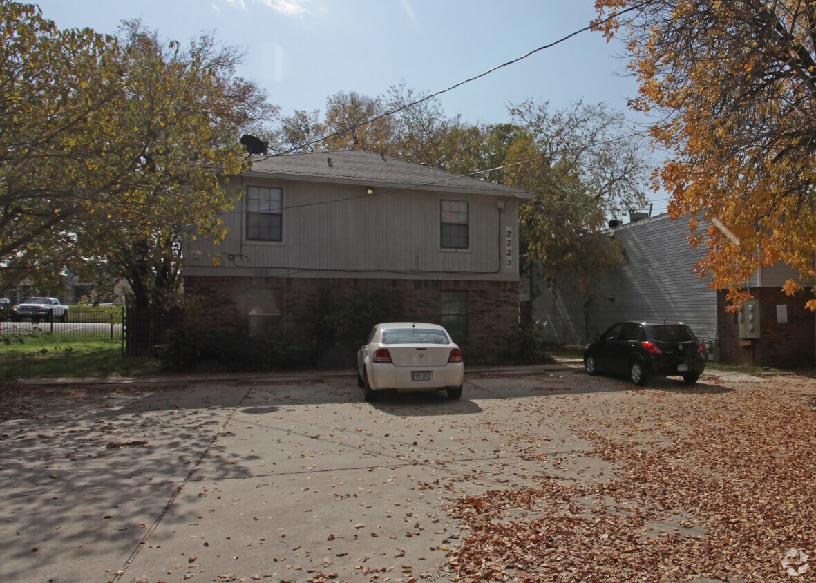 Building Photo - 2223 W Prairie St