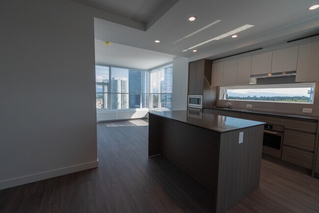 Photo du bâtiment - Mountain view 2x2 at King George Hub Surrey