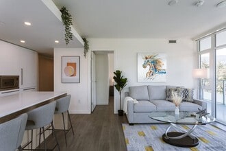 Building Photo - 200 Klahanie Crt