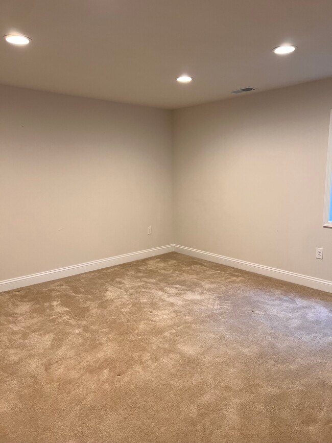 Foto del edificio - 818 Oval Park Ln