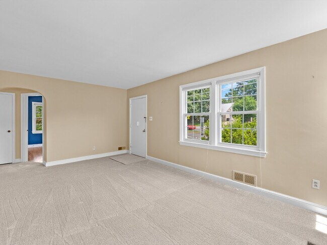 Building Photo - Classic Charm in Arlington