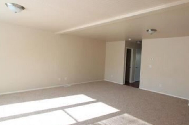 Foto del edificio - 4 Bedroom Townhome in Hawks Ridge by MSU