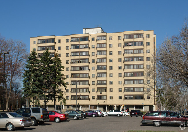 Foto del edificio - Cedar High Apartments