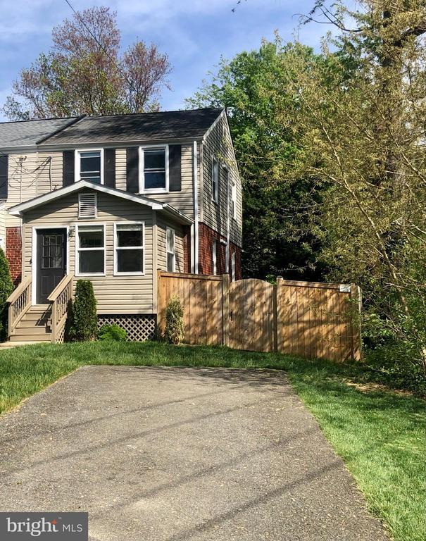 Building Photo - 5929 Edgehill Ct