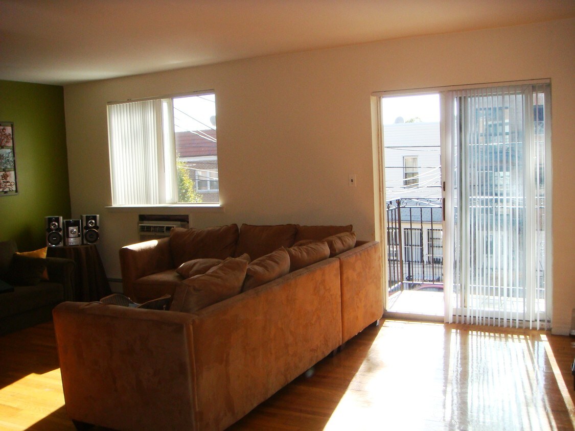 Primary Photo - 32-15 55th St