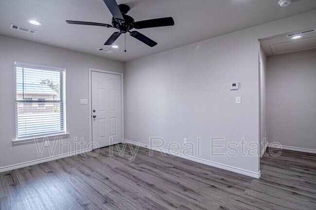 Building Photo - 1297 FM247