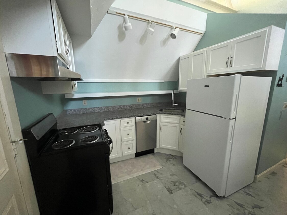 Building Photo - 410 N State St