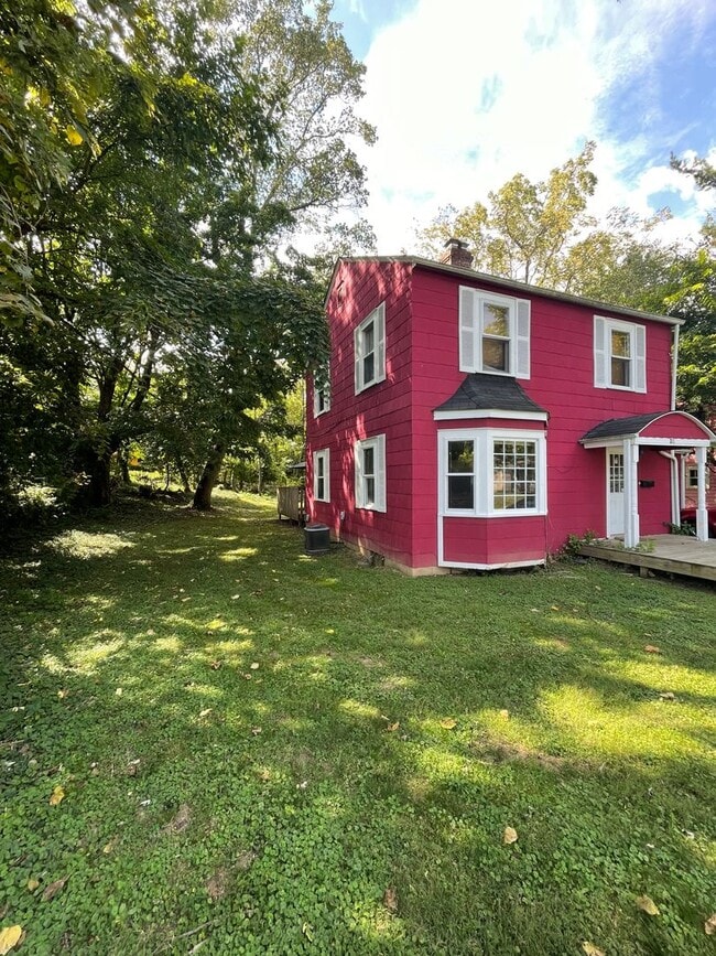 Photo - 311 N Jefferson - 5Bed/2Bath - Located On-Campus! House