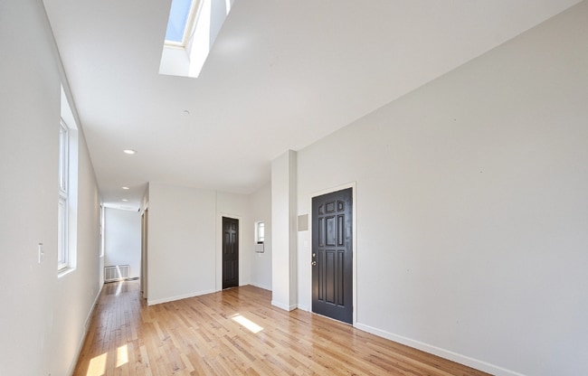 Building Photo - 4106 S Lake Park Ave