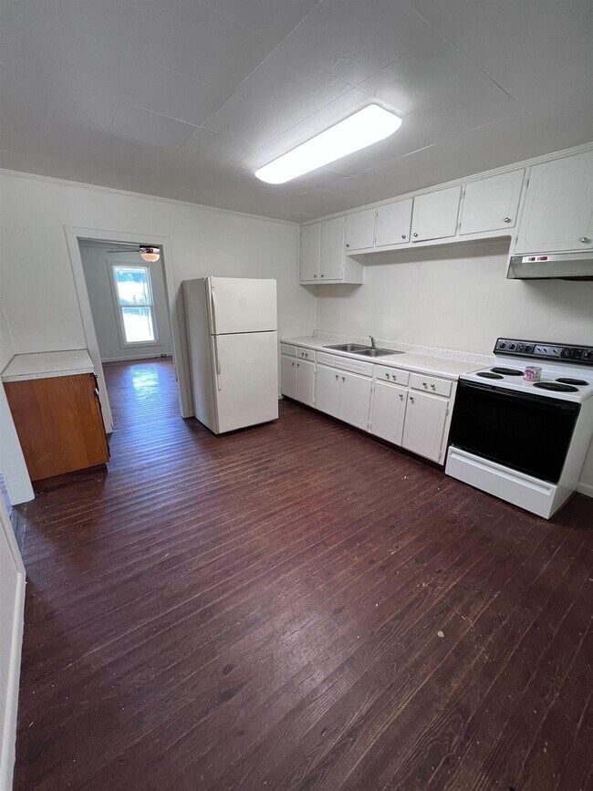 Building Photo - 1109 Watts Rd