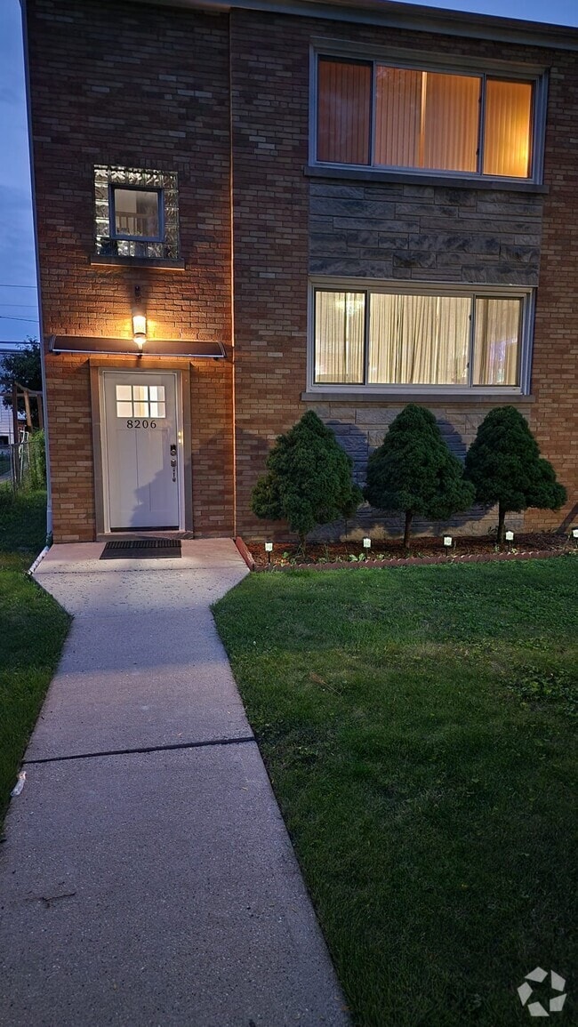 Building Photo - 8206 Kilpatrick Ave