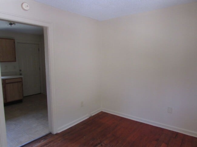 Building Photo - 121 Dixie Dr