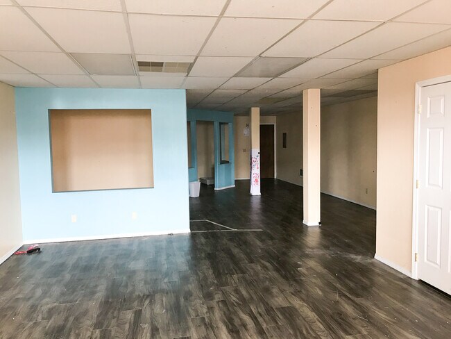 Building Photo - 214 N Main St