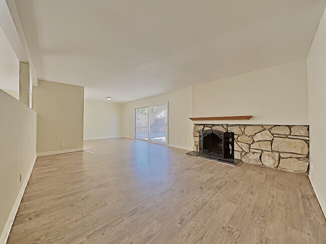 Building Photo - 1642 Sunnydale Ave