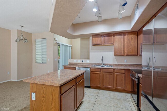 Foto del edificio - 2 br, 2.5 bath Condo - 240 W Juniper ave U...