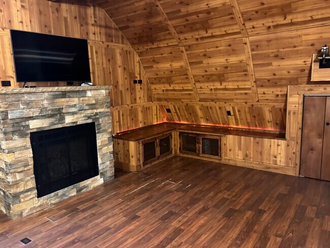 Foto del edificio - 324 Messenger Rd