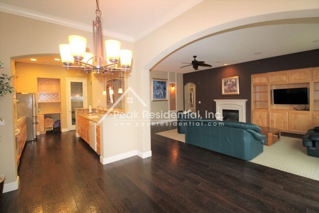 Foto del edificio - Very Nice 3bd/2ba With Bonus Room Elk Grove House with 2 Car Garage!