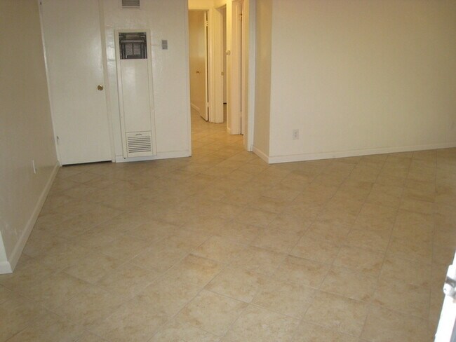 Building Photo - 4453 Rosebud Ln