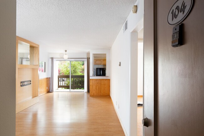 Building Photo - 4104 Summertime Ln