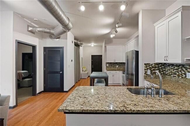 Foto del edificio - 5300 Peachtree Rd